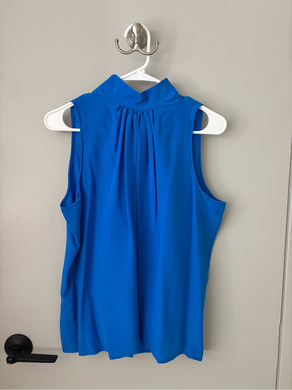 Adrianna Papell 100% Silk Sleeveless Mock Neck Blouse